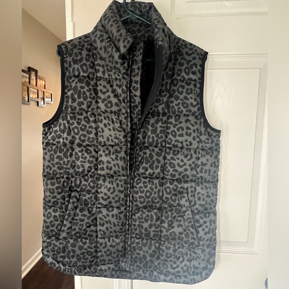GAP Black and Olive Green  Animal Print Puffer Vest-Size Small